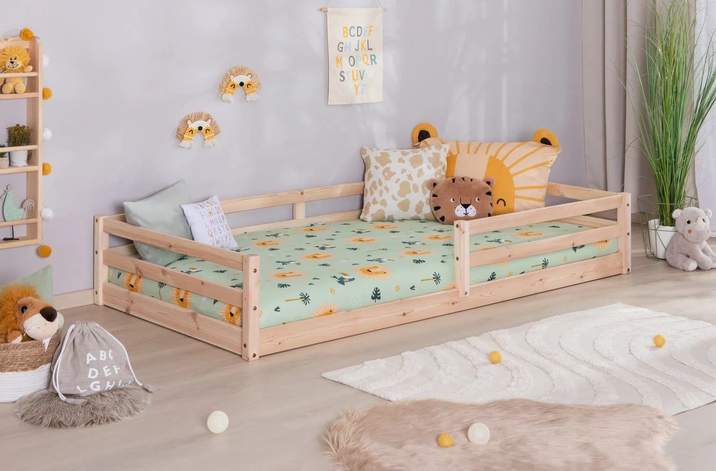Ticaa Kinderbett Neo Bodenbett mit Rausfallschutz massiv Kiefernholz