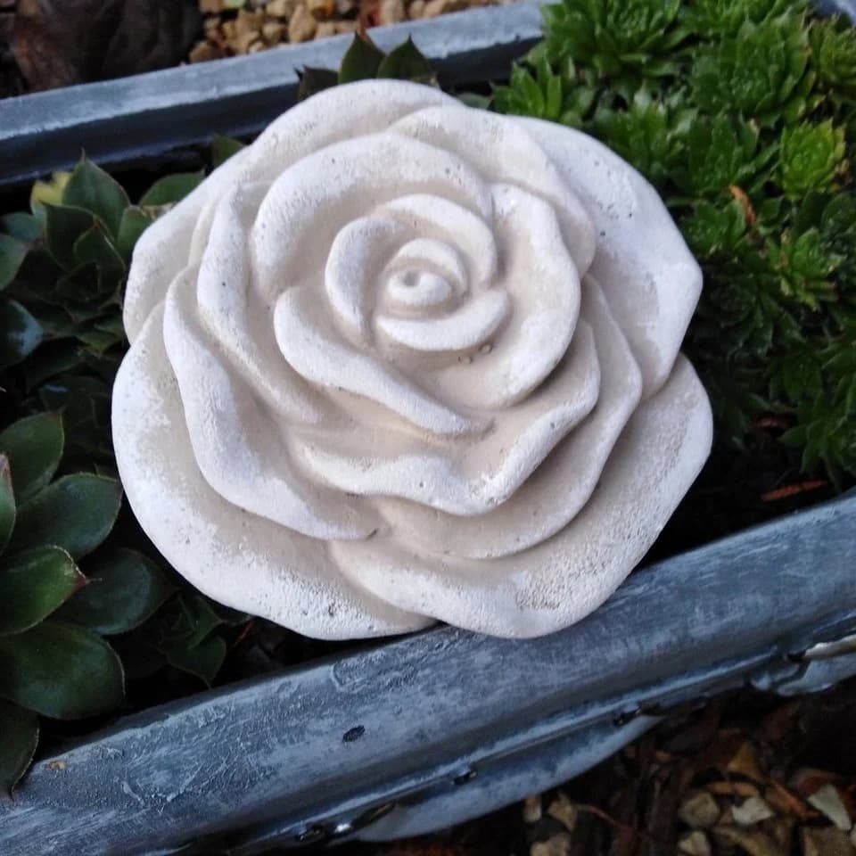 Radami Gartenfigur Stein Rose Hellgrau/Weiß