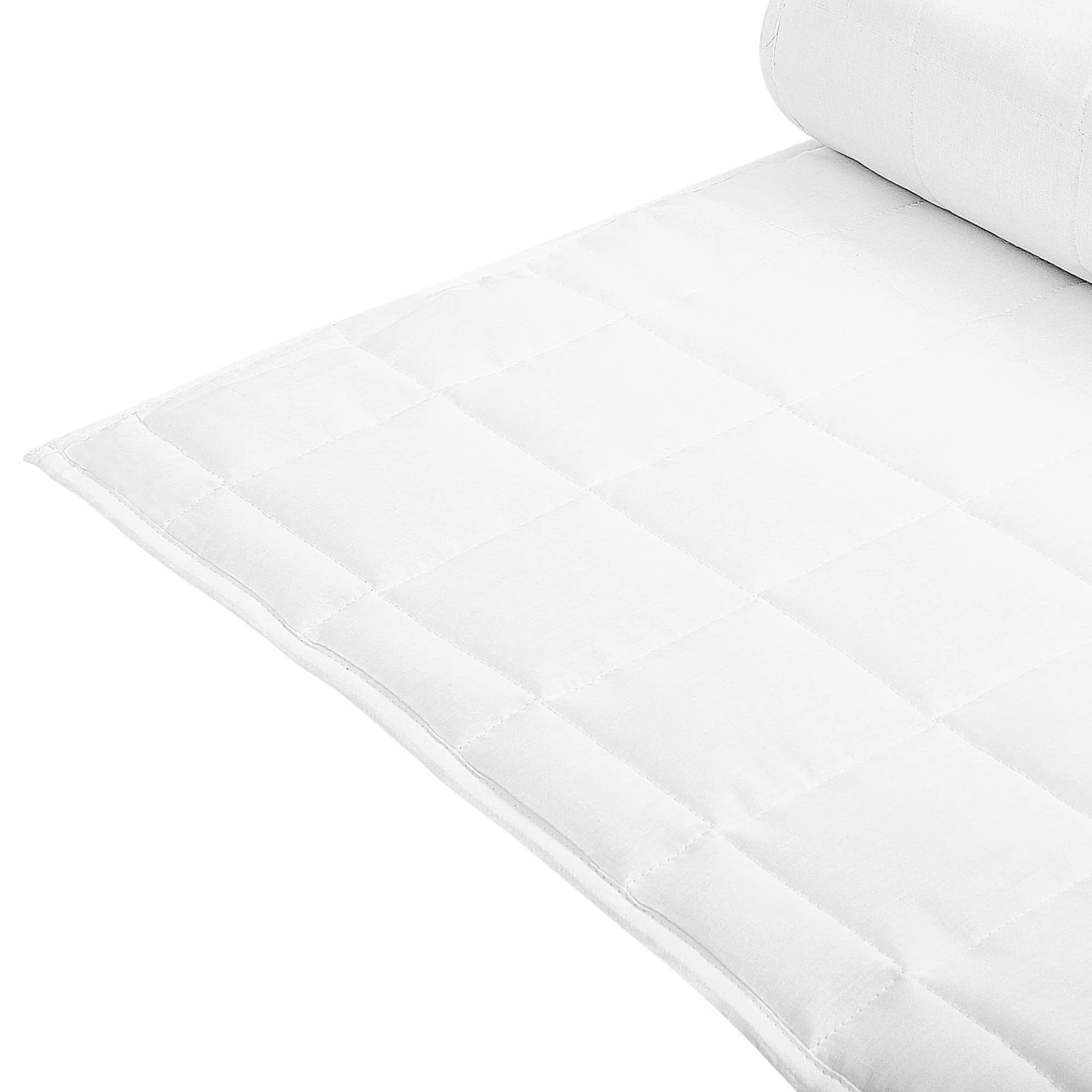 Beliani Sommerbettdecke Weiß 200/220 cm Annapurna