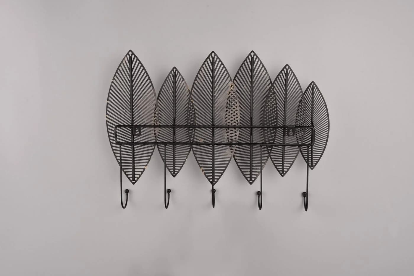 Wandgarderobe Alma von Mirrors and More in Gold mit Blatt-Design