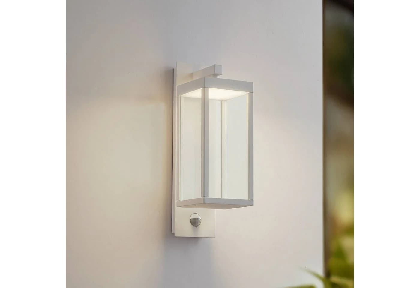 Lucande LED-Außenwandlampe Ferdinand, weiß, Sensor, 38 cm