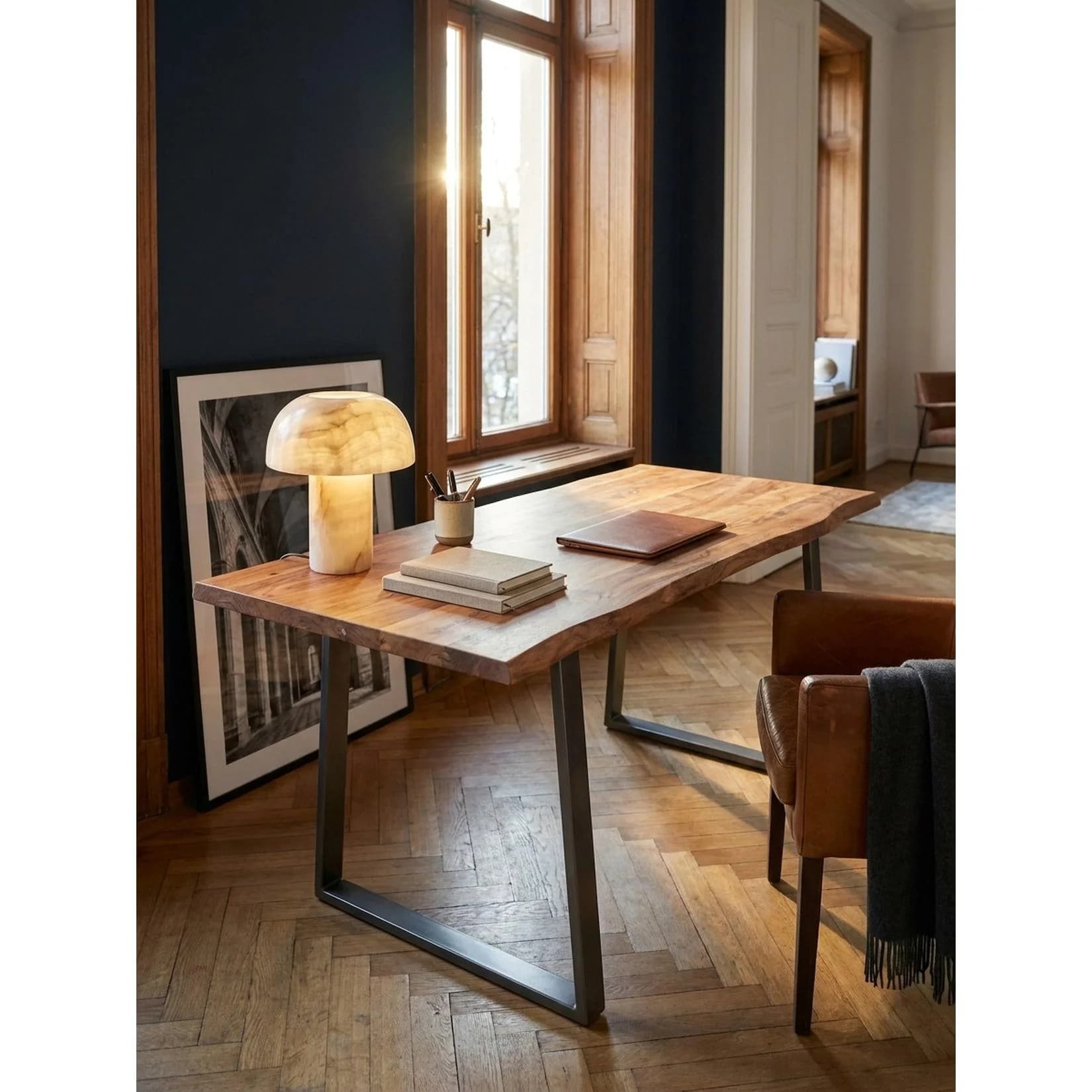 KADIMA DESIGN Schreibtisch Massivholz Baumkante Akazie mit Trapezgestell