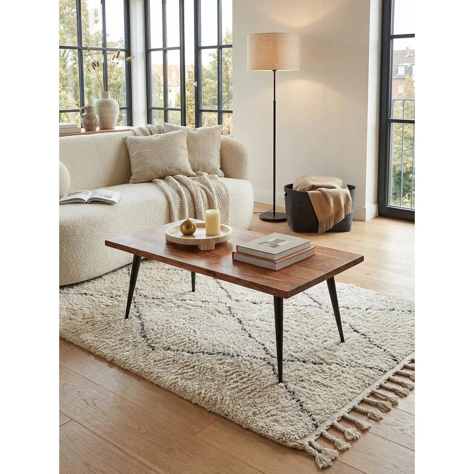 KADIMA DESIGN Couchtisch Sheesham Massivholz Baumkante mit Metall-Gestell