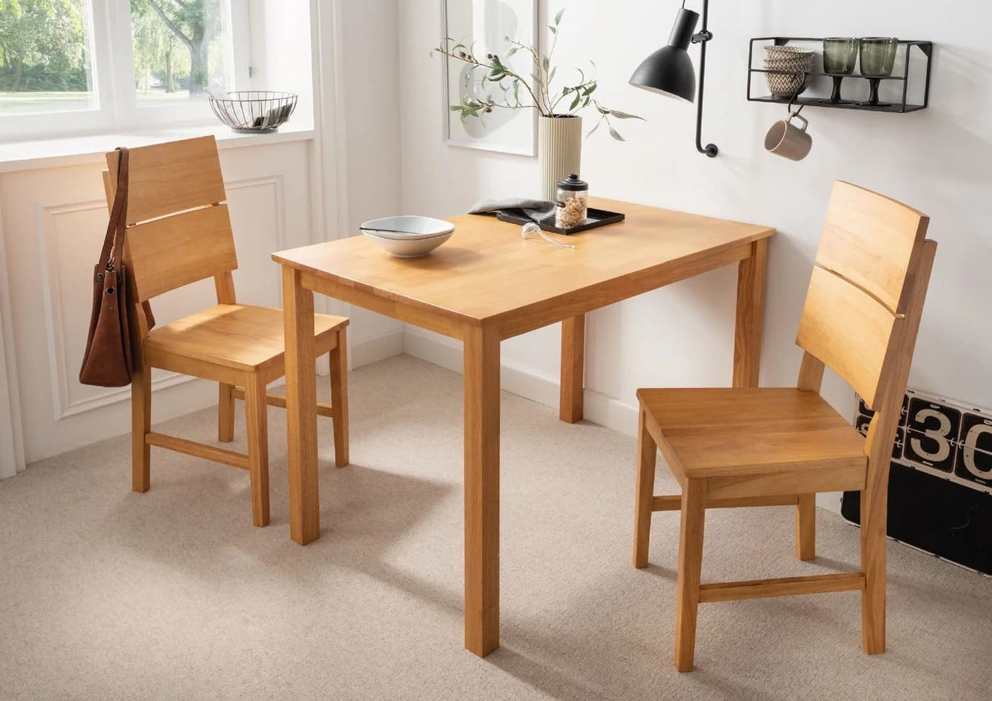 Woodroom Essgruppe Kota aus Hevea Massivholz mit 2 Stühlen