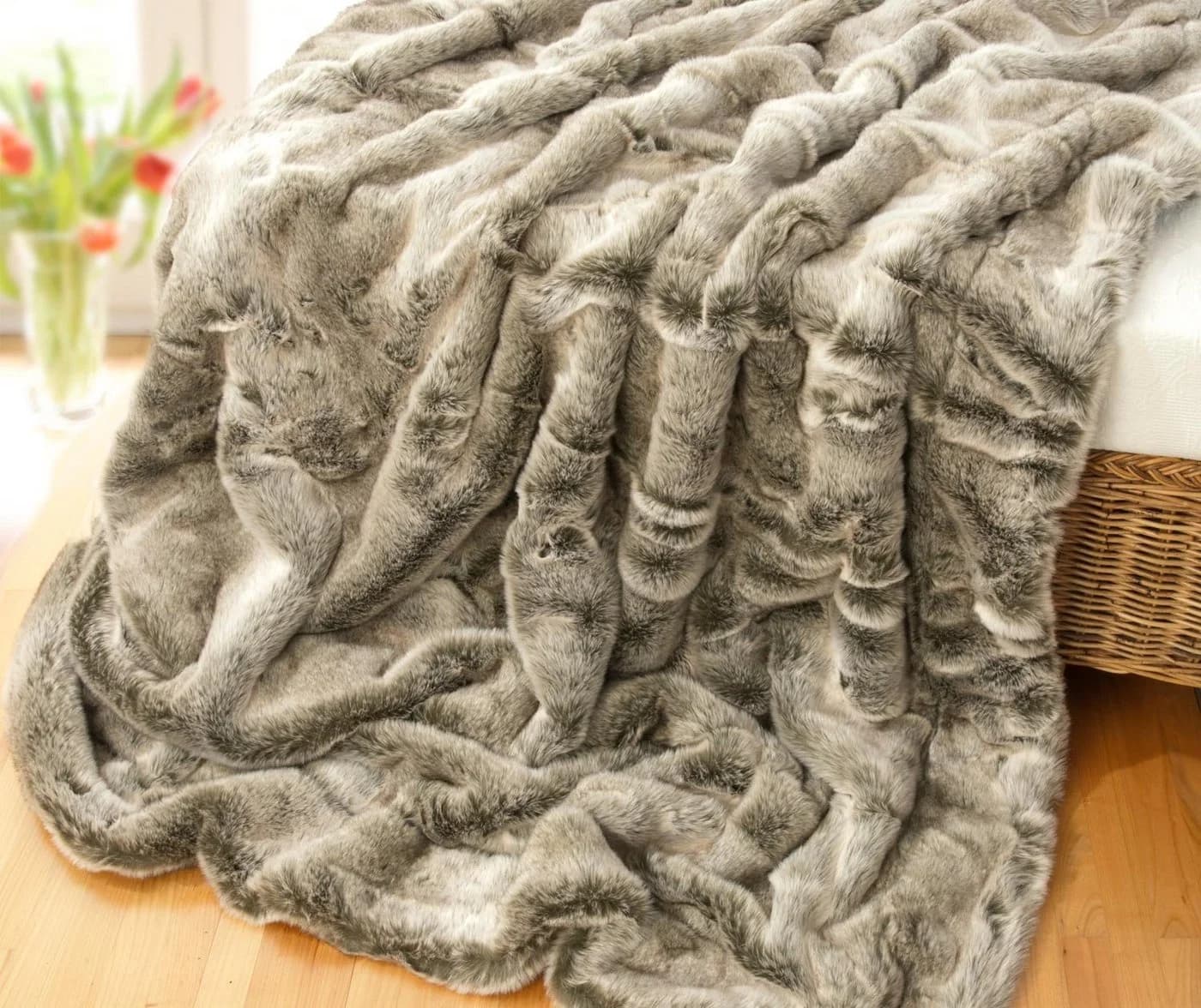 Wohndecke Felldecke Grauwolf grau-beige Kunstfell Wohnen und Accessoires GmbH & Co. KG
