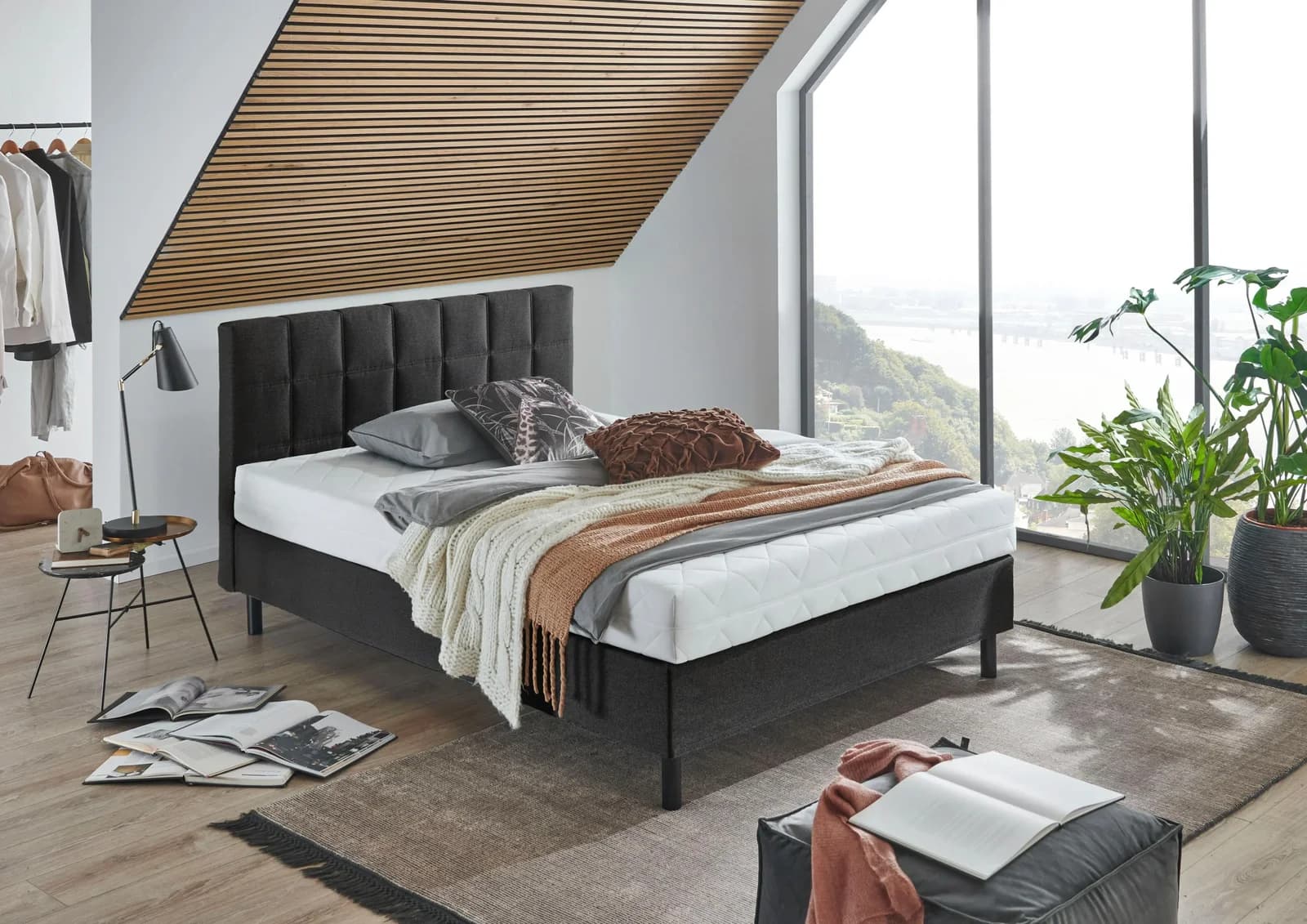 Boxbett Nikola Anthrazit mit Massivholzfüßen und Matratze