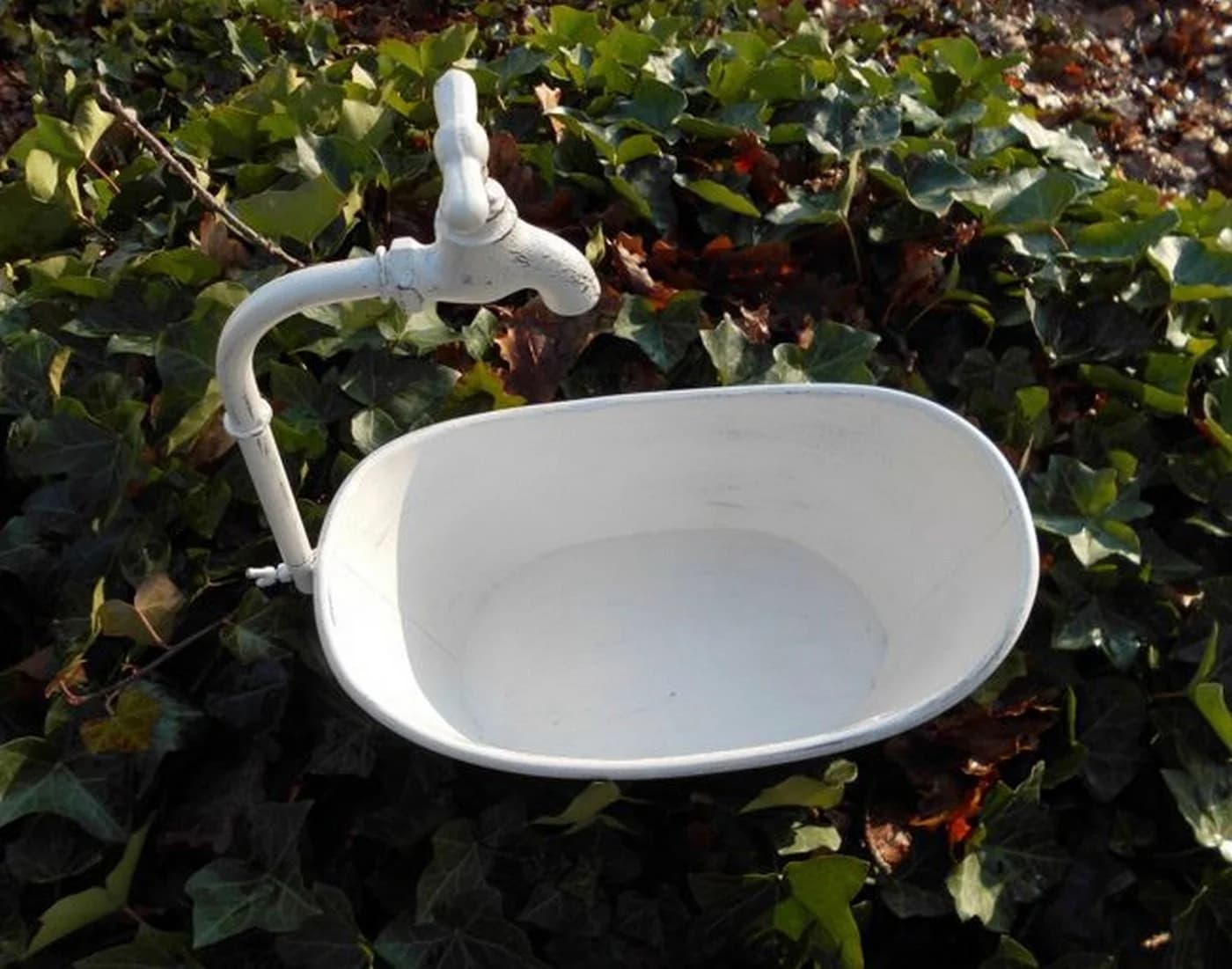 Deko-Impression Pflanzschale Wanne mit Deko-Wasserhahn weiß