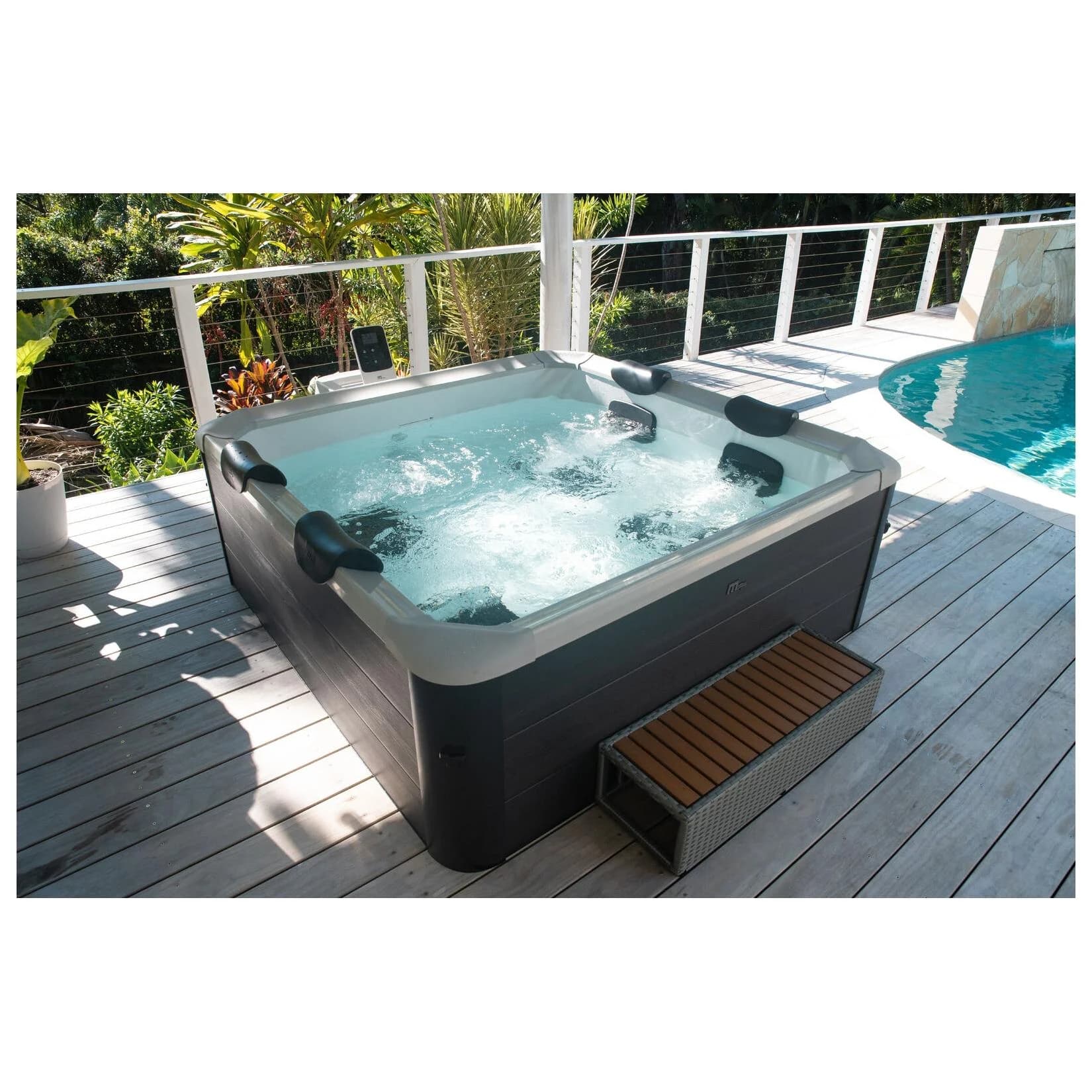 mSpa Whirlpool OSLO AERO PLUS XXL Outdoor Pool mit LED, UVC+, App-Steuerung