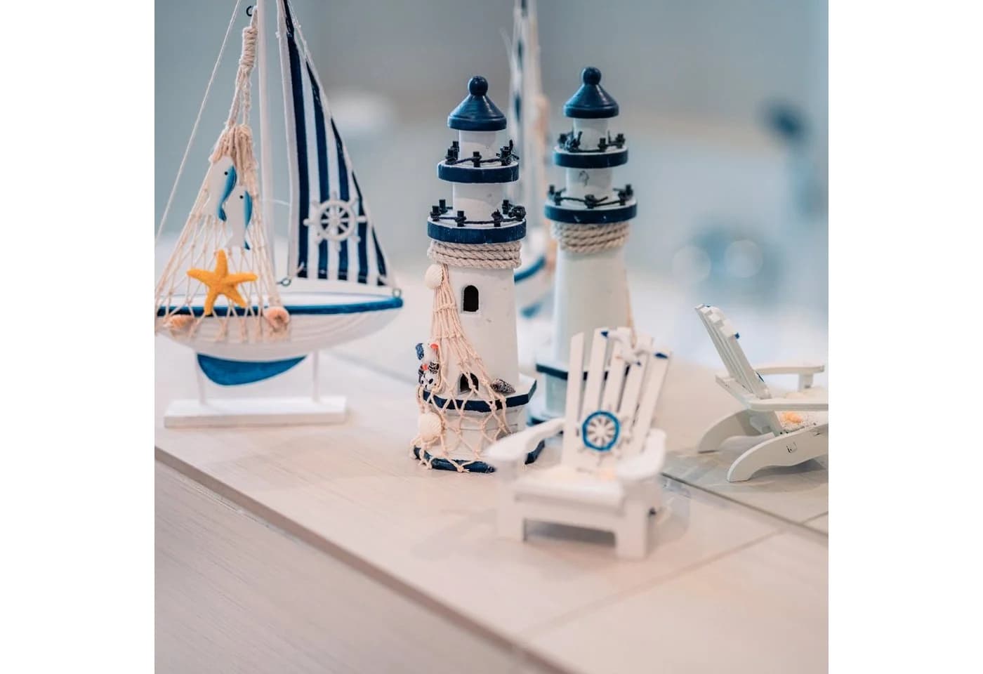 Flanacom Badaccessoires-Sets Maritime Badezimmer Deko Holz 3er Set Leuchtturm Segel-Schiff Strand-Stuhl