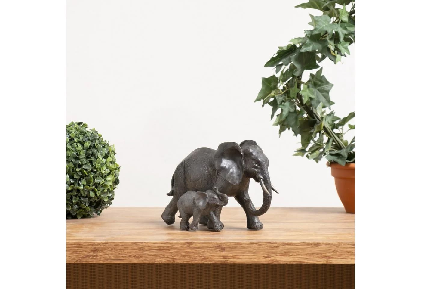 Moritz Deko-Figur Elefantenmutter mit Kind Spazieren Dunkelbraun Polyresin
