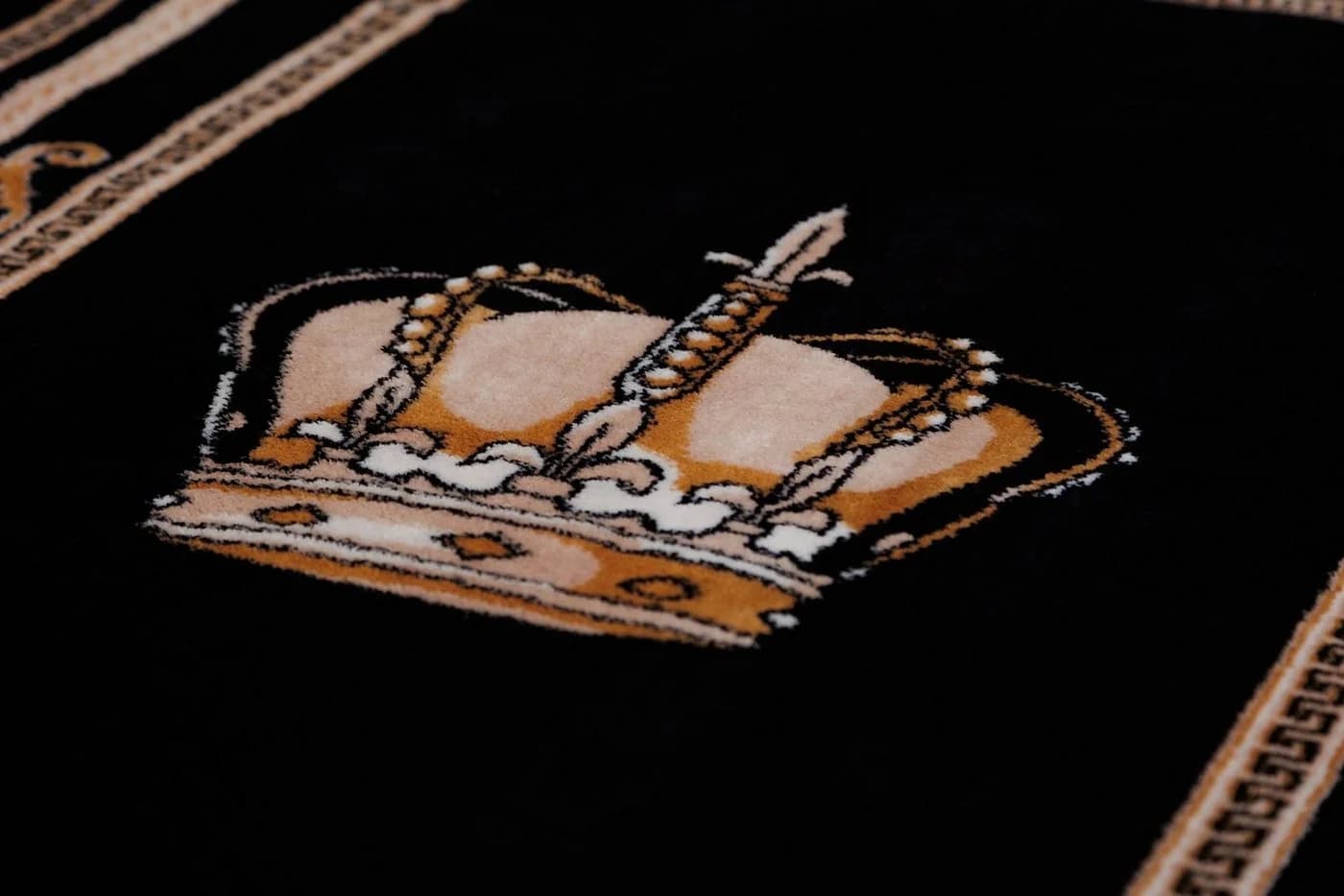 Belle Arti Teppich Schwarz Gold Kronen-Motiv Orientalisch