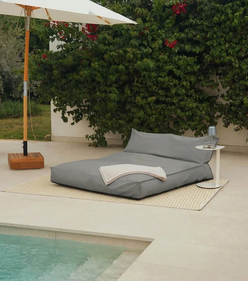 mokebo Sitzsack Outdoor Lounge 'Das Daybed' mit Schutzhülle Steingrau