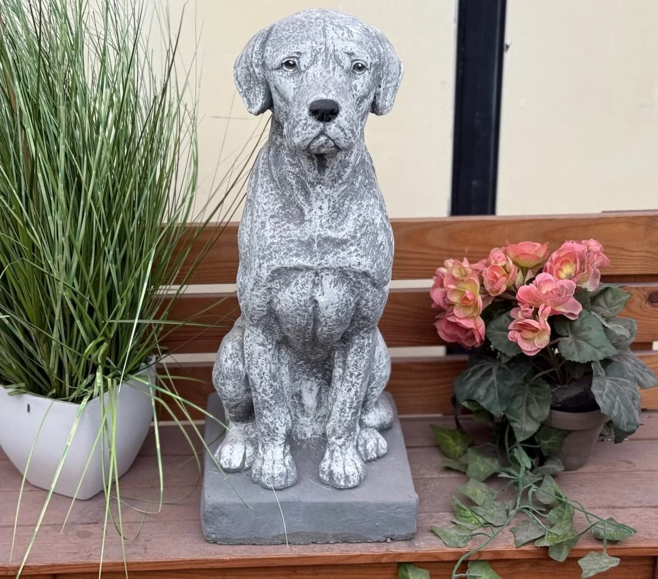 Stone and Style Gartenfigur Dogge Grau Steinguss