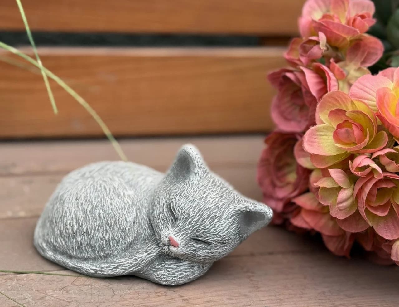 Stone and Style Frostfeste Steinfigur kleine schlafende Katze grau