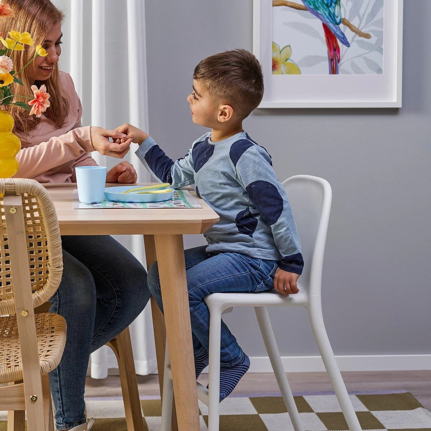 IKEA URBAN Kinderstuhl Weiß Juniorstuhl mit Fußstütze