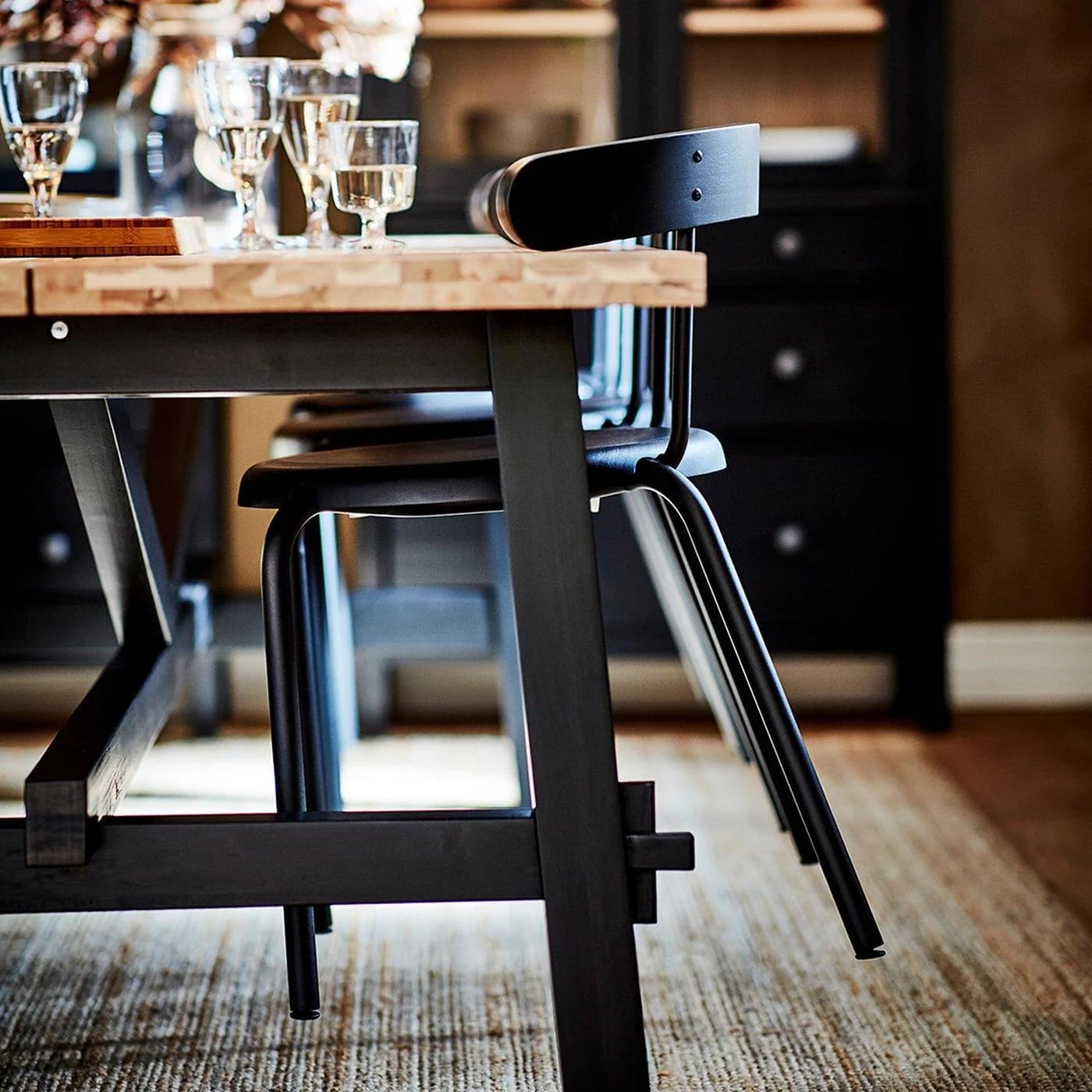 IKEA YNGVAR Küchenstuhl anthrazit mit ergonomischer Rückenlehne