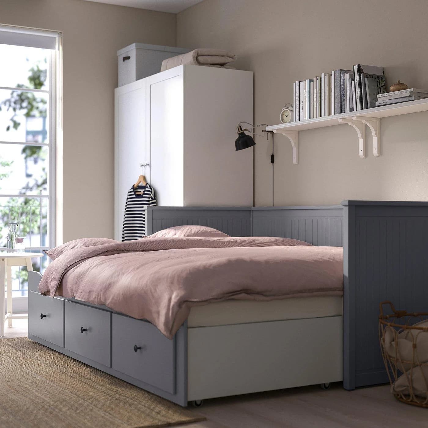 IKEA HEMNES Tagesbett mit 3 Schubladen und 2 Matratzen Grau