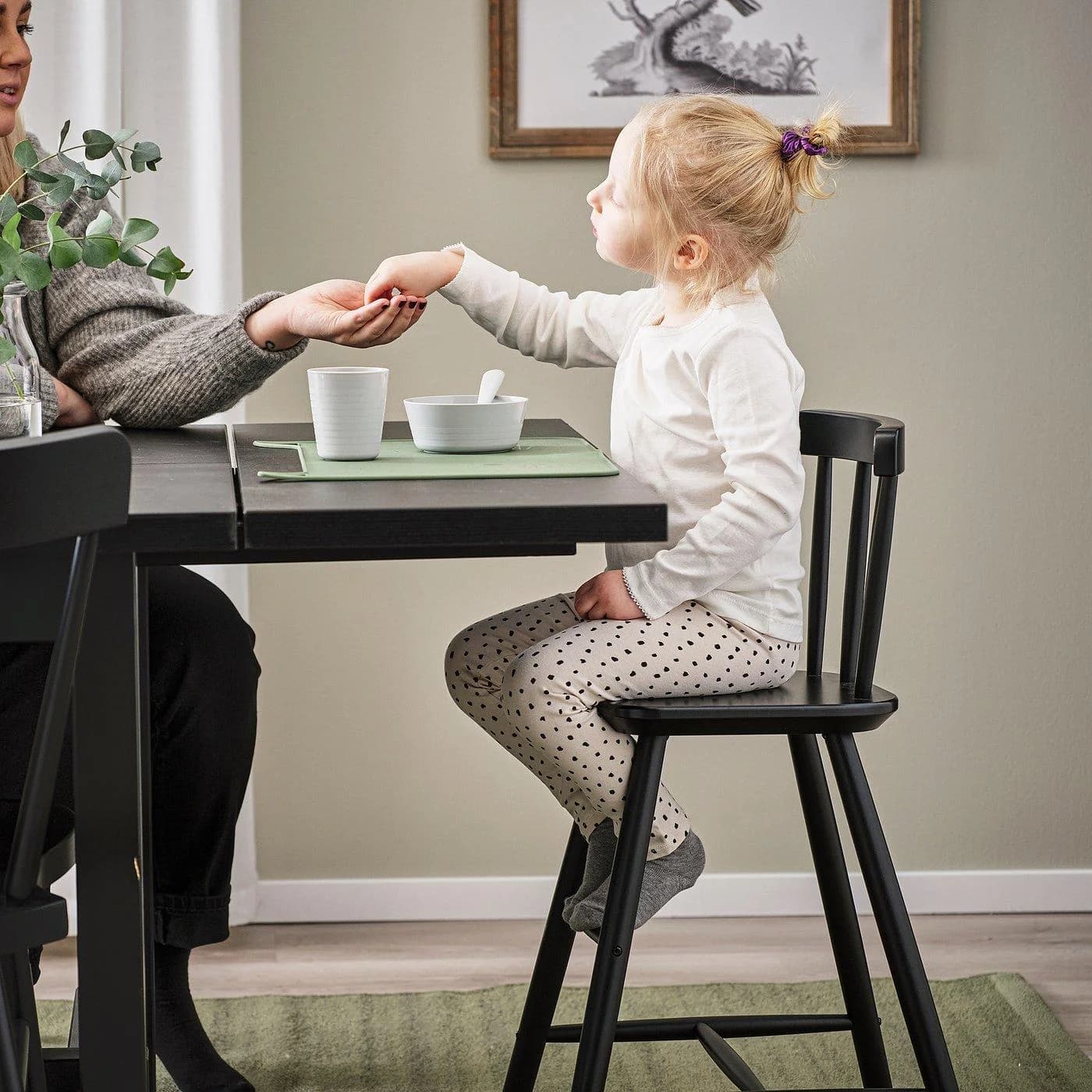IKEA AGAM Kinderstuhl Schwarz Juniorstuhl mit Fußstütze