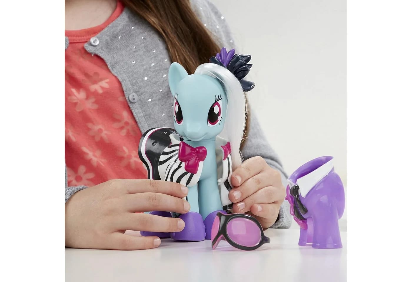 Hasbro My Little Pony Spielfigur Photo Finish mit ansteckbaren Outfits