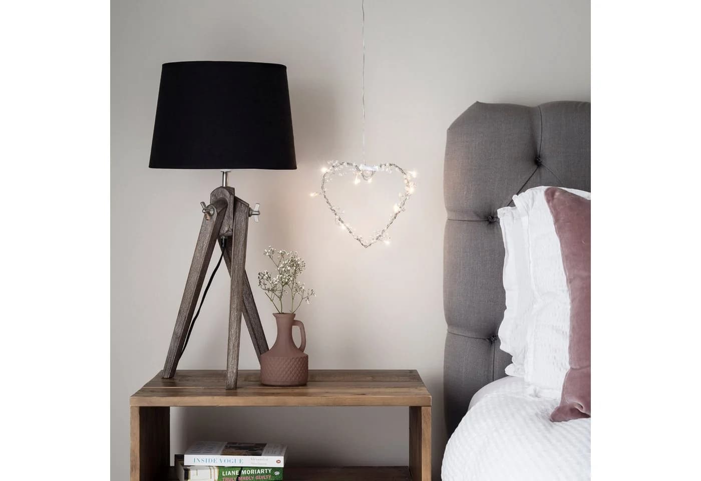 Lights4fun LED Lichterkranz Herz warmweiß mit Perlen und Kristallen