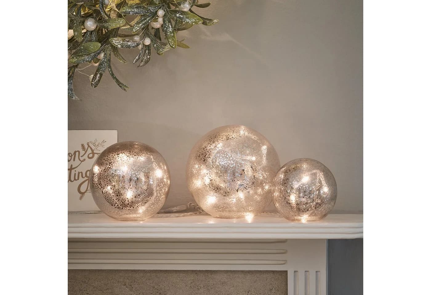 Lights4fun LED-Dekofigur 3er Set LED Glaskugeln Antiksilber