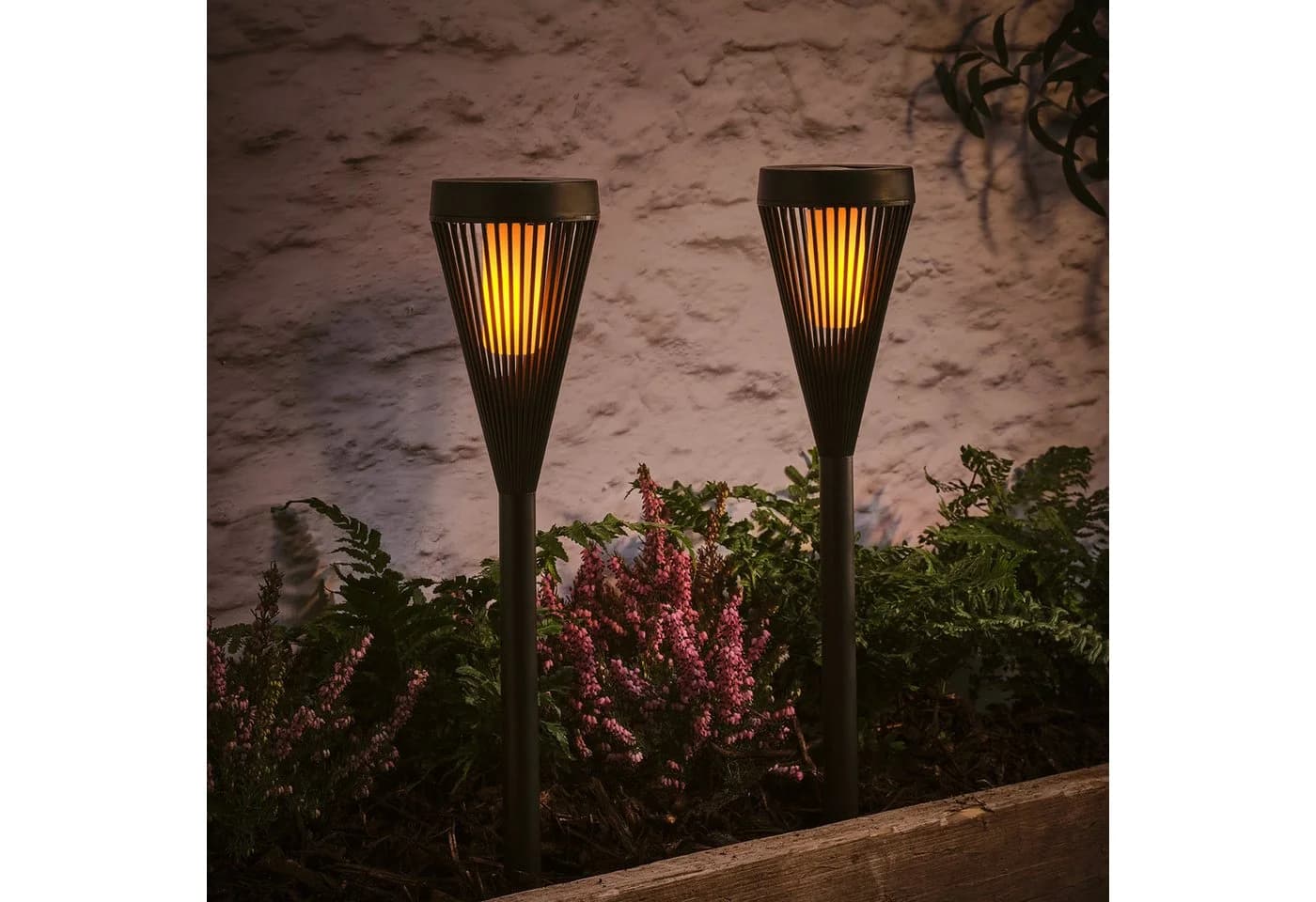 Lights4fun LED Gartenleuchte 2er Set Solar Gartenfackeln Schwarz