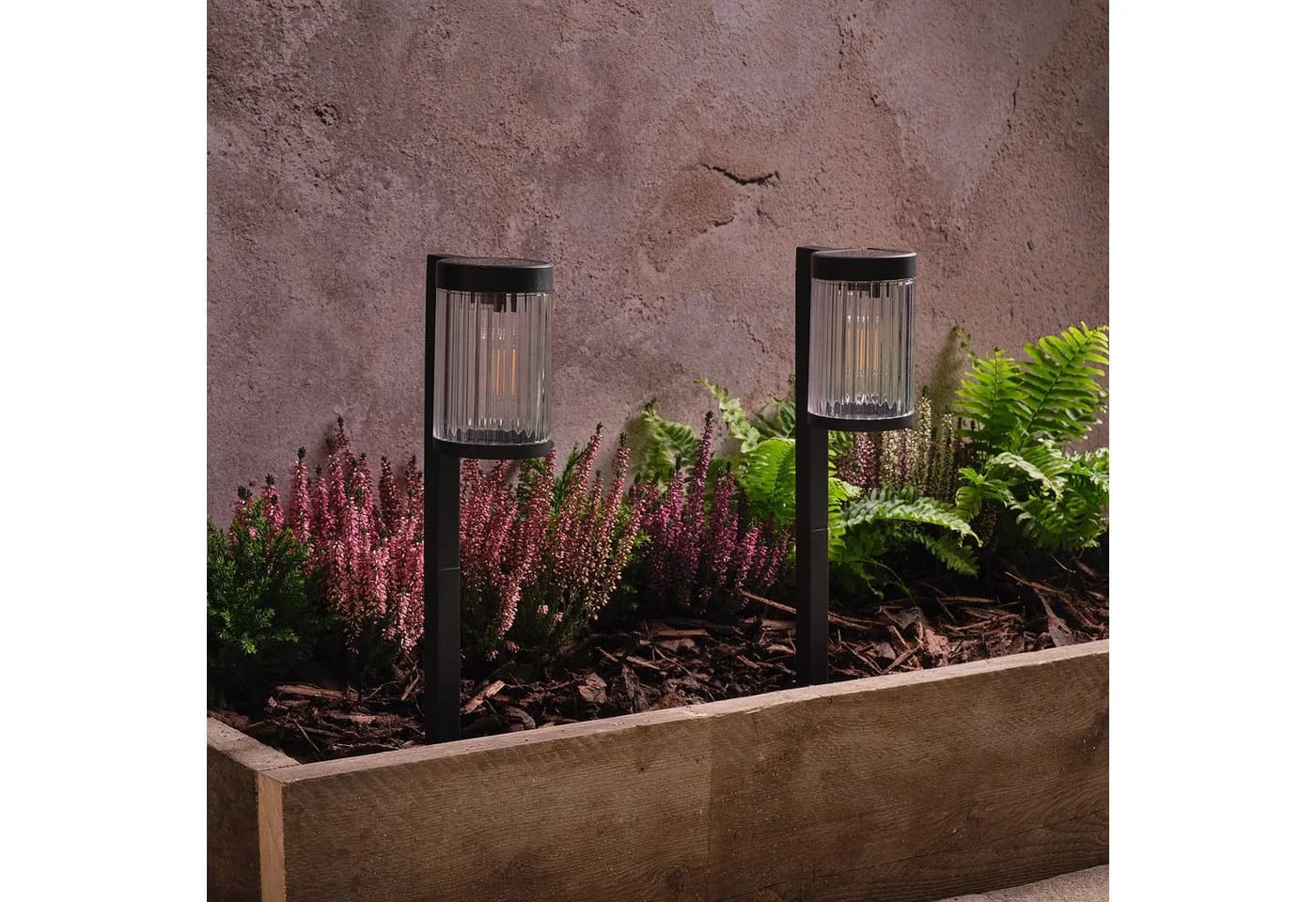 Lights4fun Solar-Wegleuchten 2er Set Schwarz Warmweiß LED Garten
