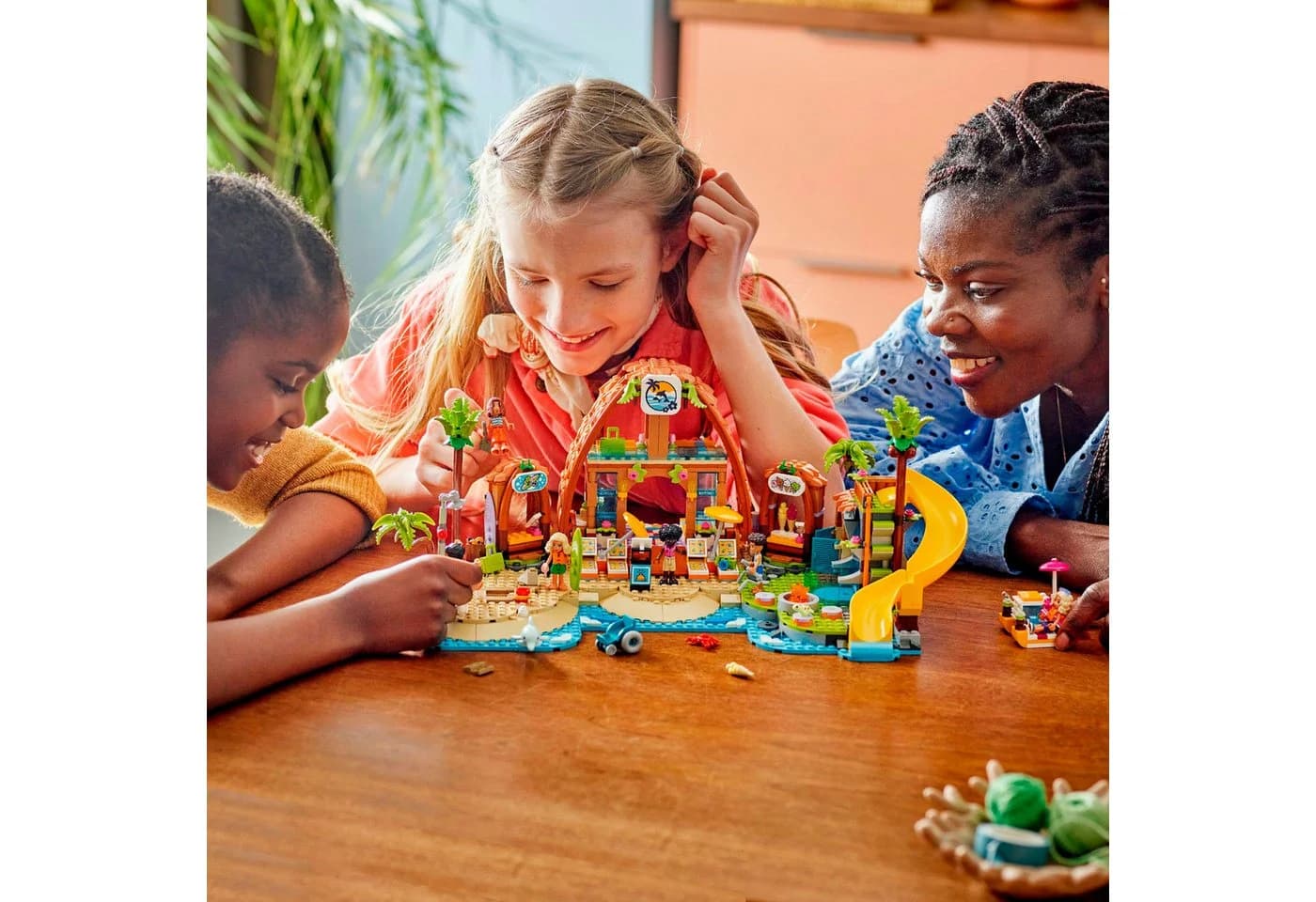 LEGO Friends Familienurlaub im Strandresort 42673 Bunt 1140 Teile