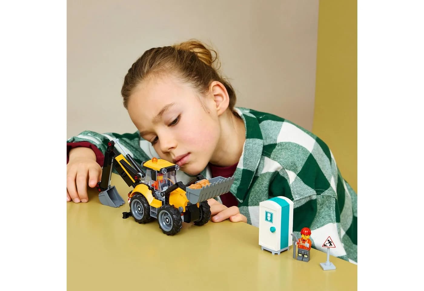 LEGO City Gelber Baggerlader 60480 mit 301 Teilen und Minifiguren