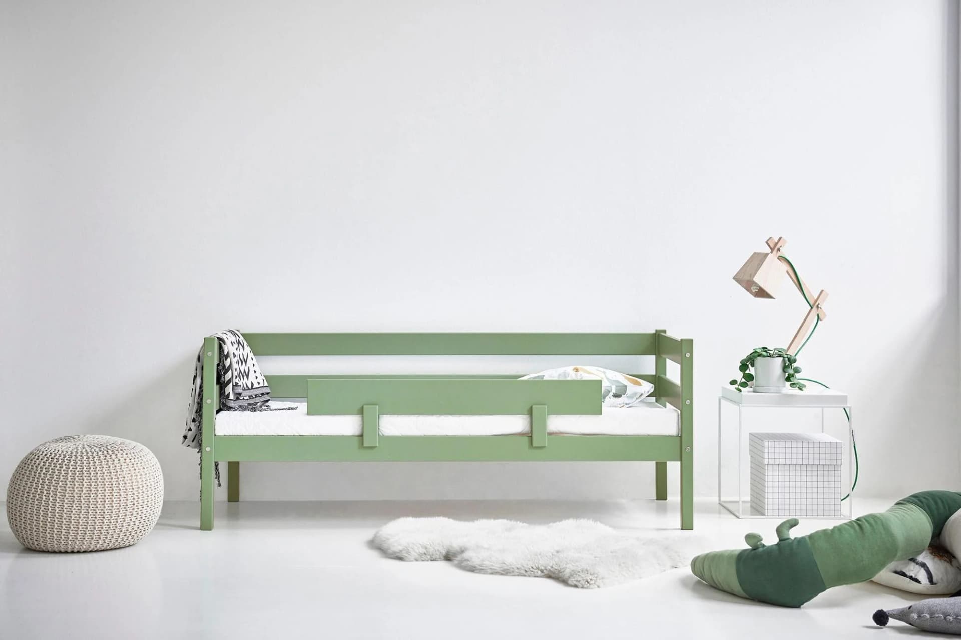 HOPPEKIDS ECO Comfort Kinderbett Kiefer Massivholz Blassgrün