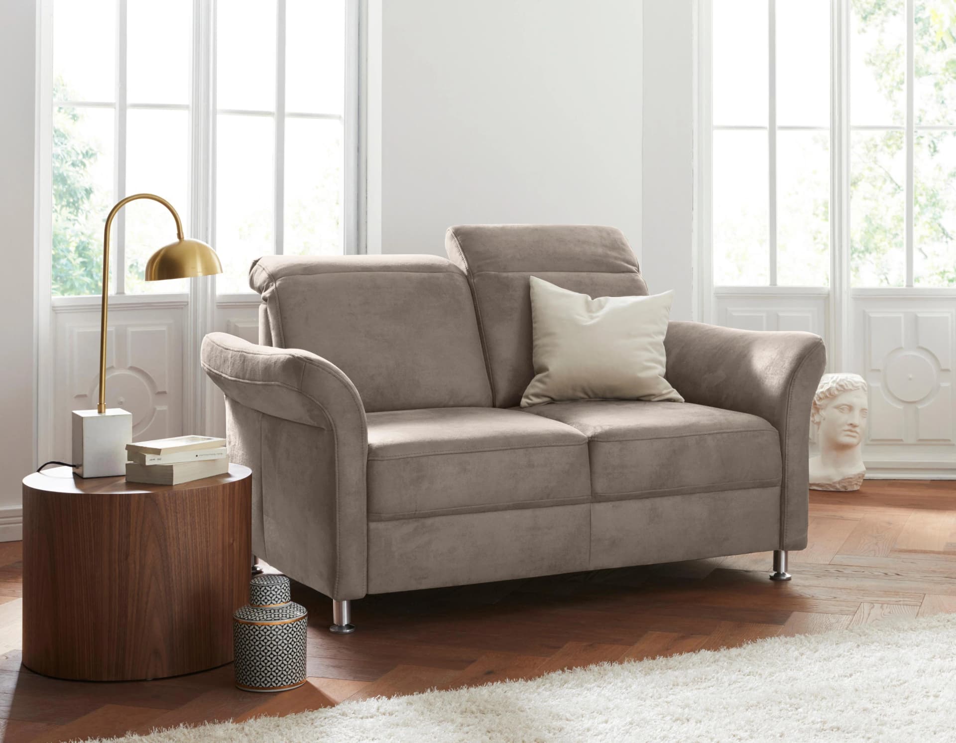 SIT & MORE Darwin 2-Sitzer Sofa braun Microfaser mit Kopfteilverstellung