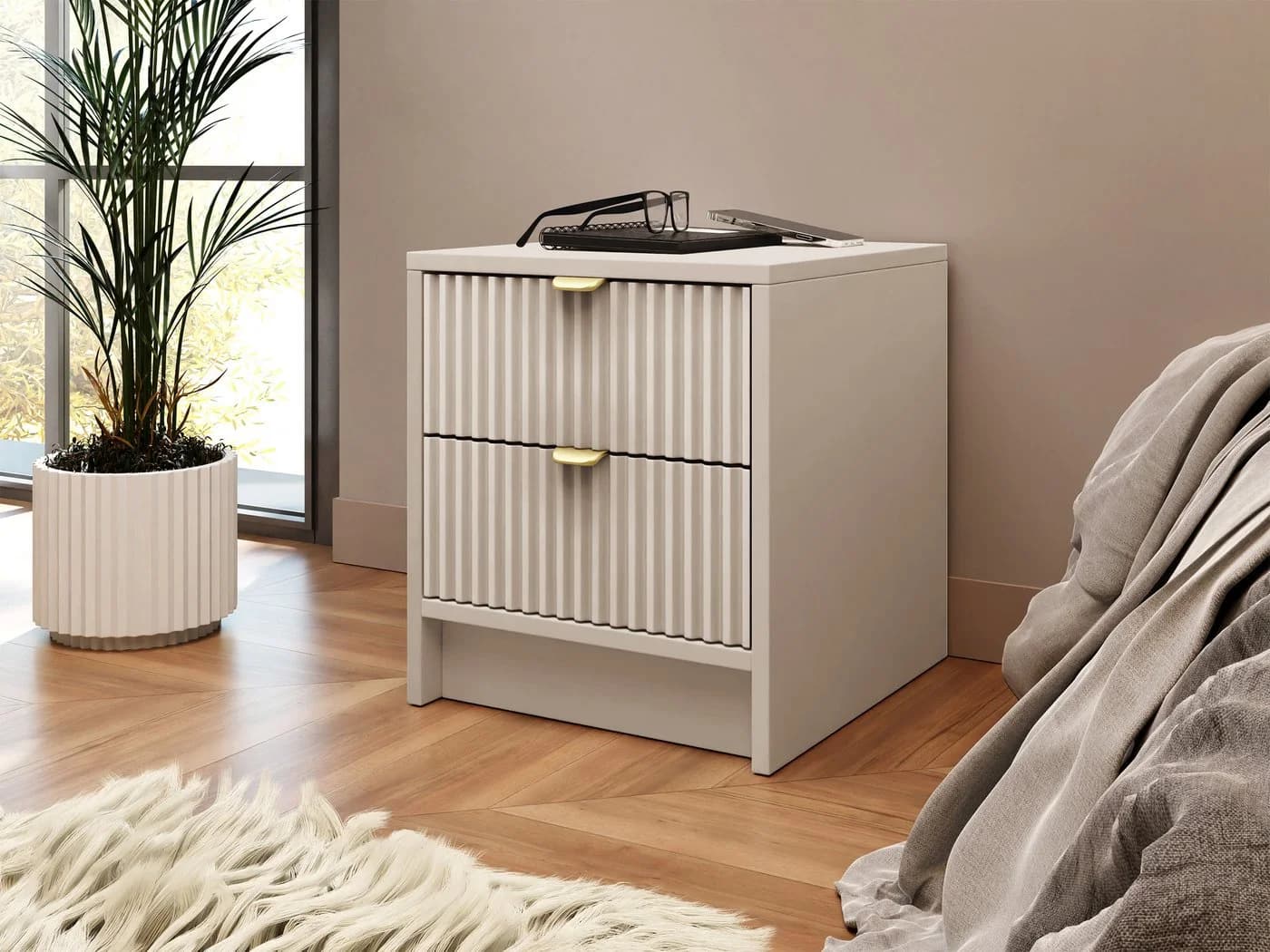 MIRJAN24 Nachttisch Tireno 2SZ Sandbeige mit Goldgriffen
