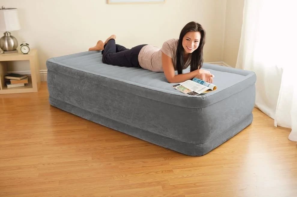 Intex Luftbett Comfort-Plush mit Pumpe Gästebett