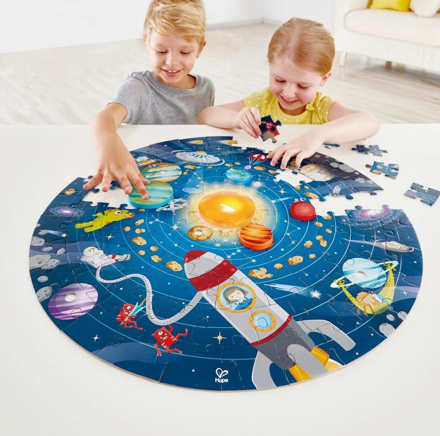 Hape Puzzle Sonnensystem 102 Teile mit Licht