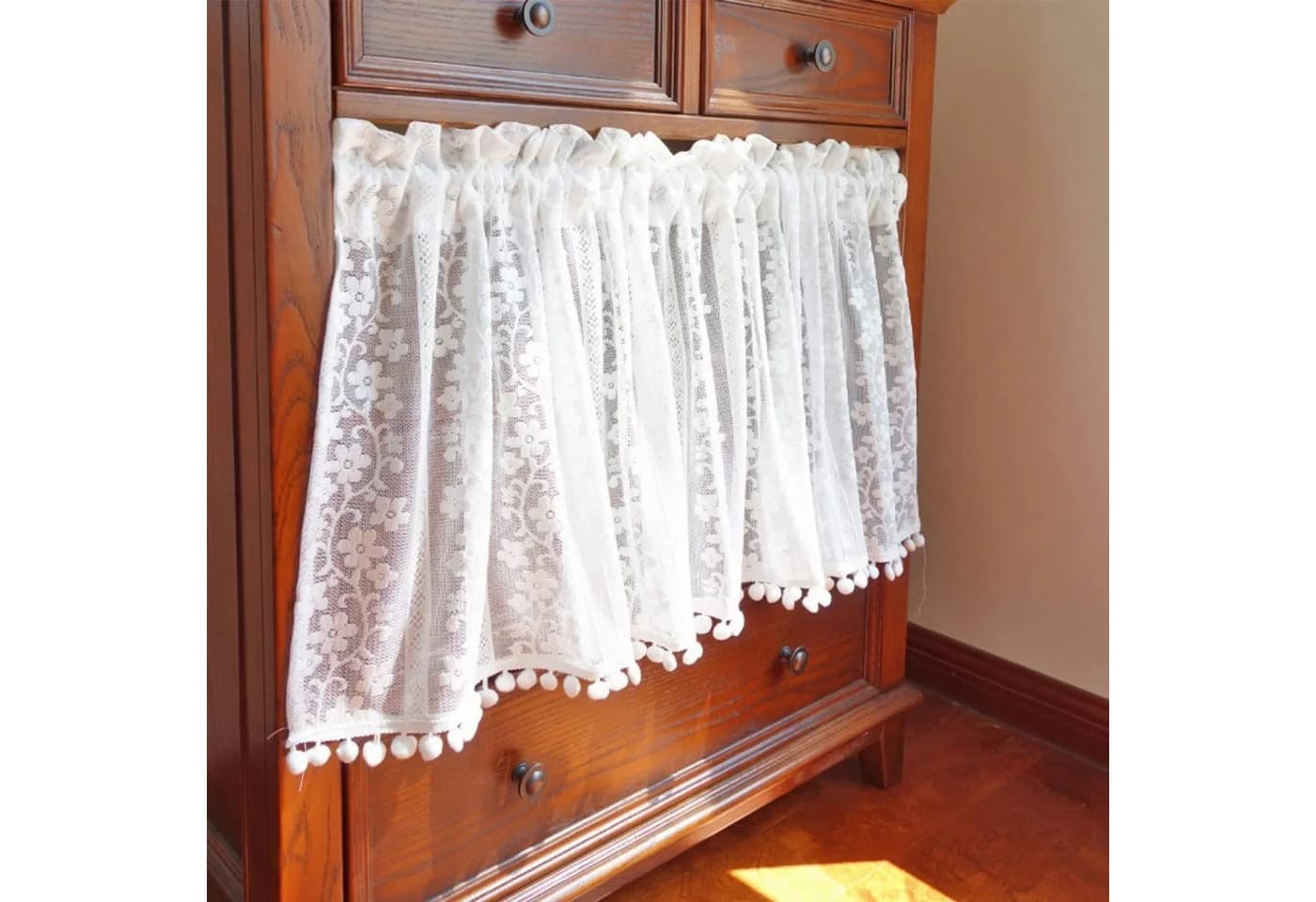 Diwzbyn Scheibengardine mit Spitzenstickerei und Pompons, Grün auf Beige