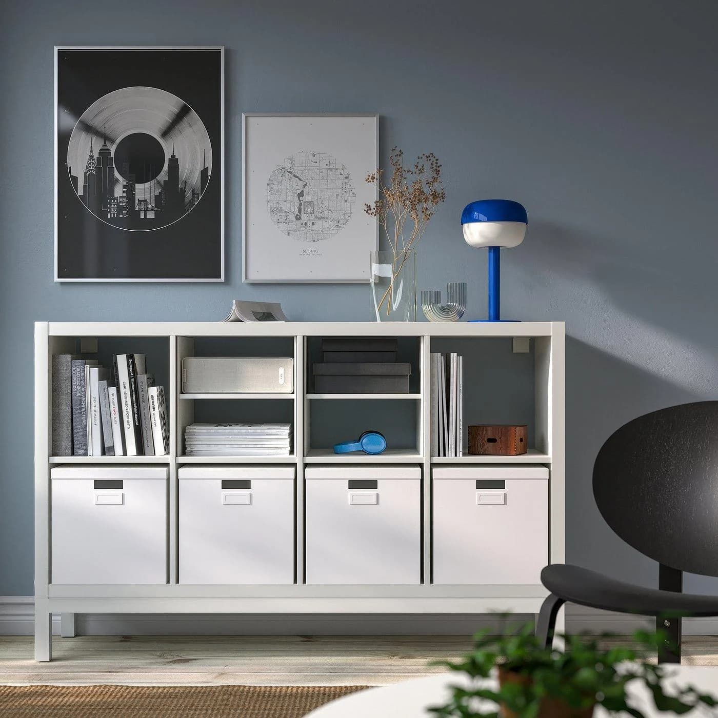 IKEA KALLAX Regal mit Untergestell und 2 Einsätzen Weiß