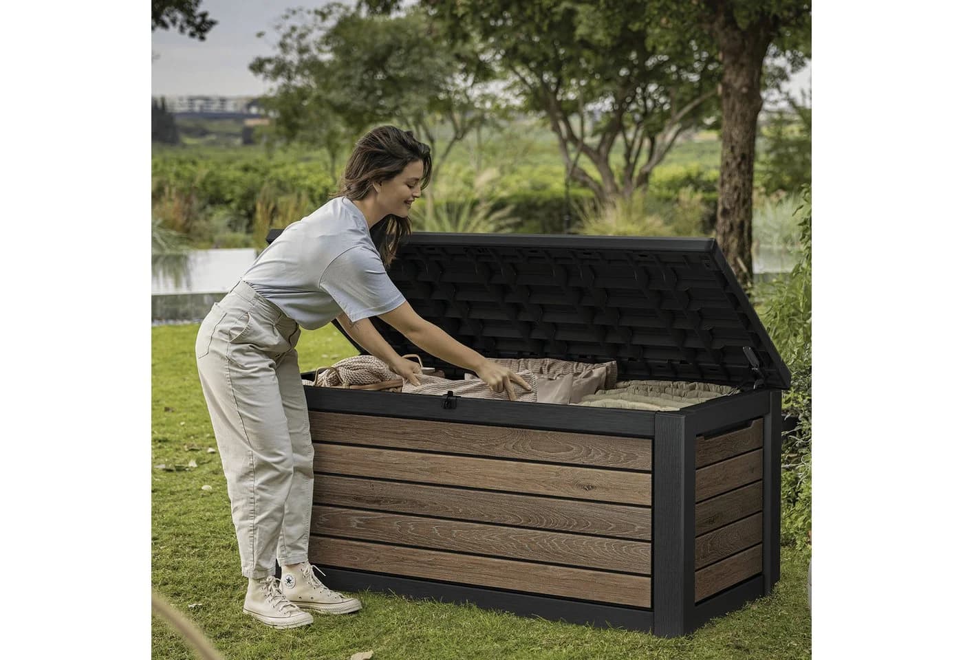 Keter Gartenbox Northwood 623L Braun Holzoptik mit Gasdruckfedern