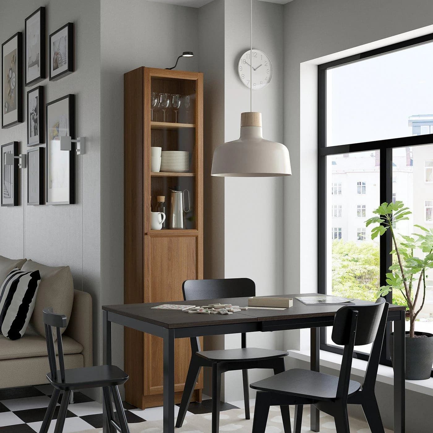 IKEA BILLY / OXBERG Bücherregal mit Paneel-/Vitrinentür Braun Nussbaumoptik