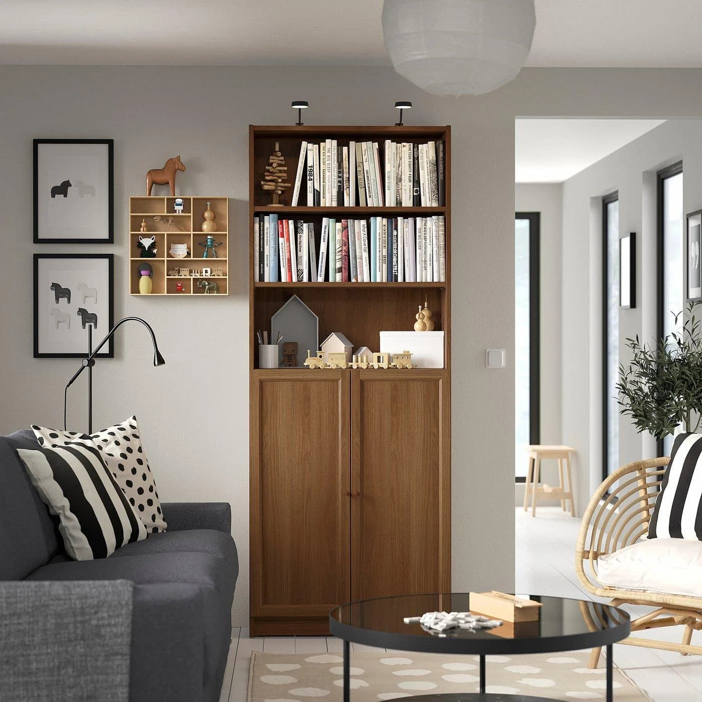 IKEA BILLY / OXBERG Bücherregal mit Türen Braun Nussbaum-Nachbildung