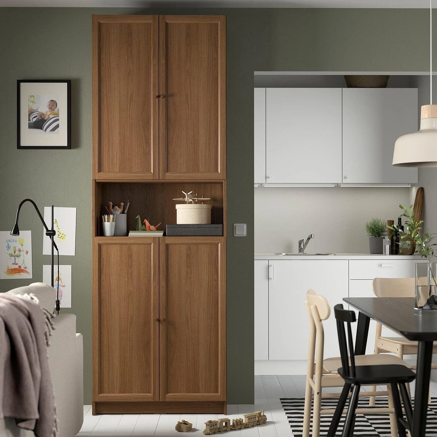 IKEA BILLY / OXBERG Regalkombination mit Türen und Aufsatz Braun Nussbaumoptik