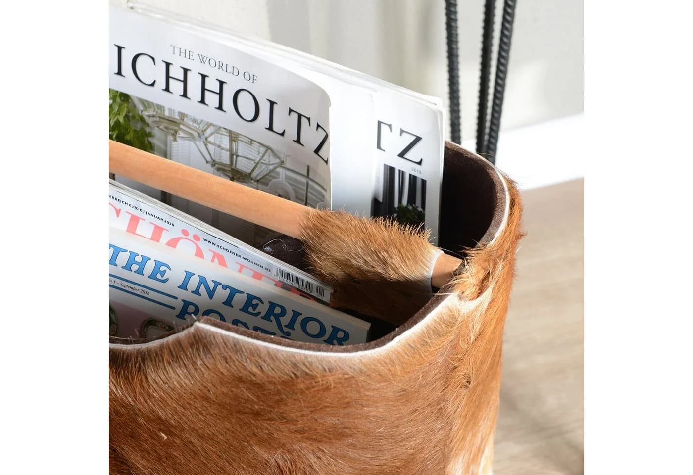 wohnfreuden Zeitungsständer aus Ziegenfell und Teakholz