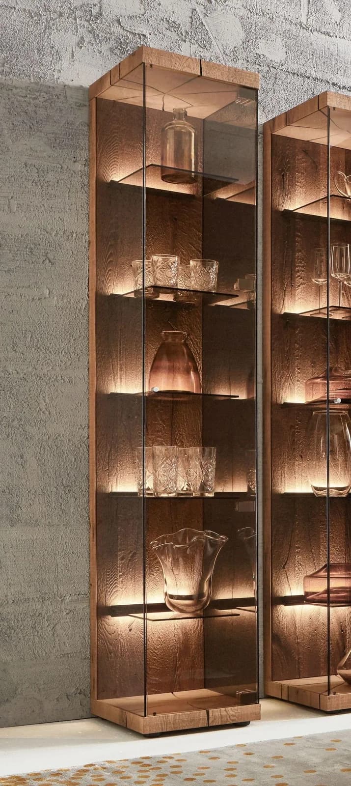 Vitrine hartmann Vara Kerneiche Umato massiv mit Glastür