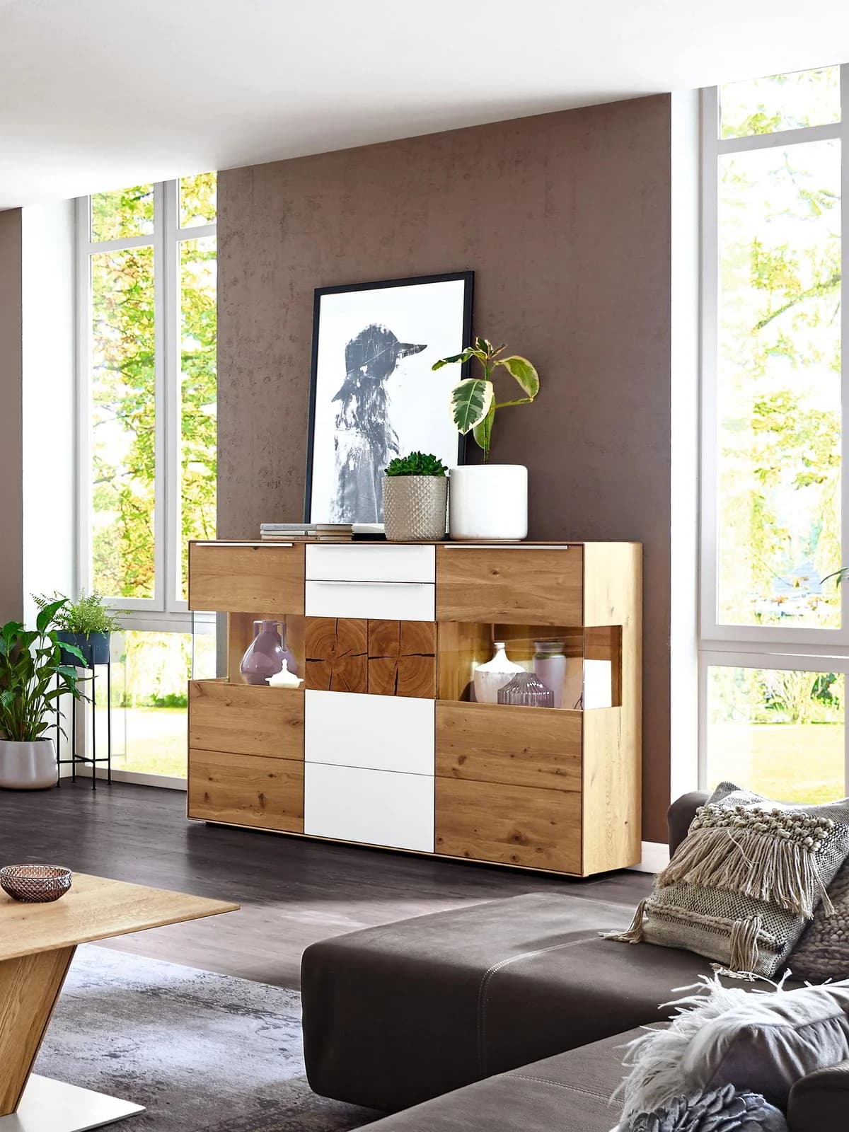 VALMONDO Highboard Talvera Asteiche massiv mit Glasfronten