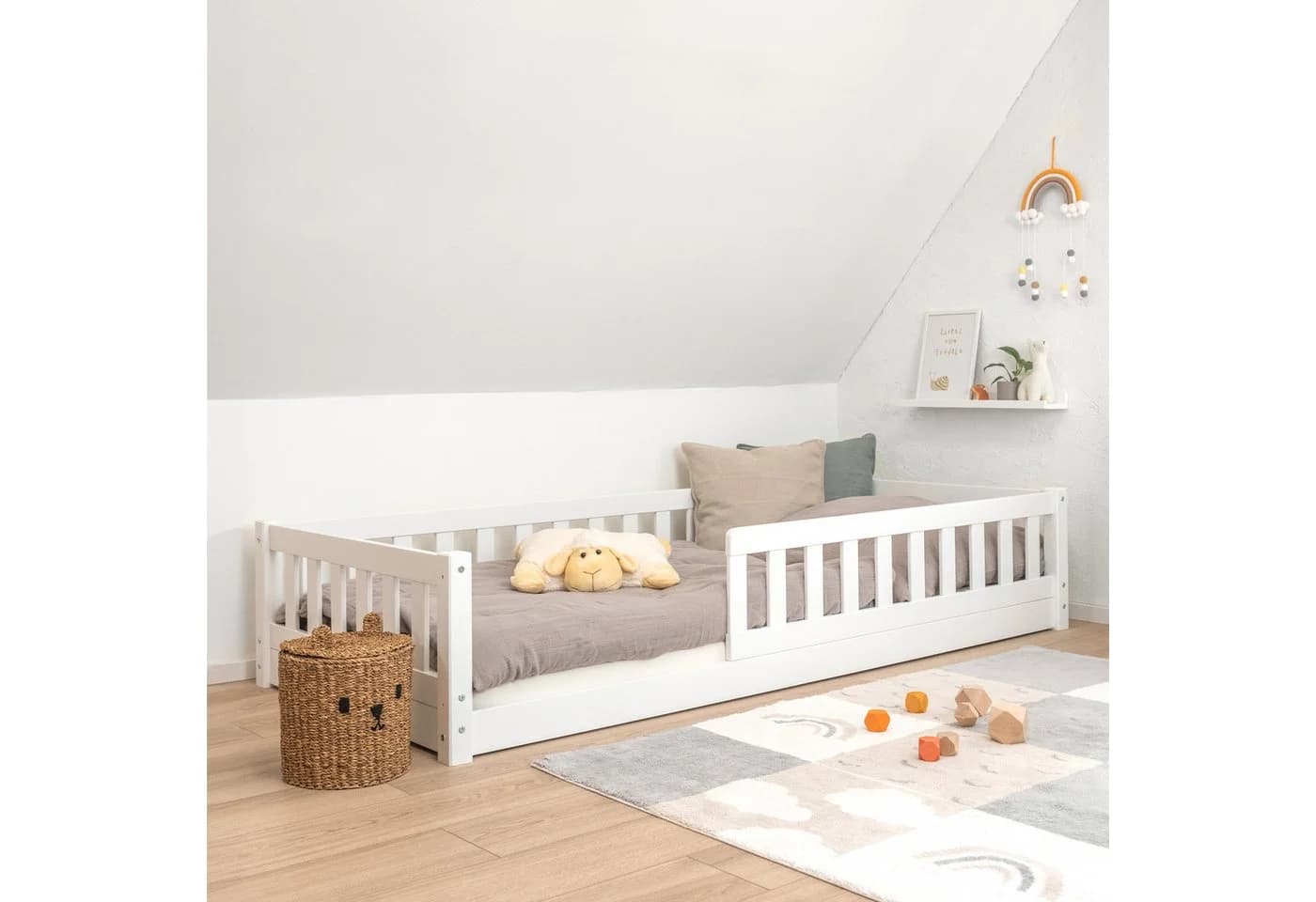 Ehrenkind Kinderbett Lille Bodenbett Weiß Massivholz Rausfallschutz