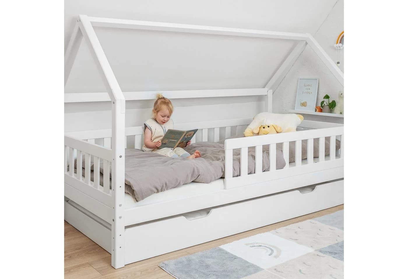 Ehrenkind Hausbett Lille Massivholz Weiß mit Rausfallschutz