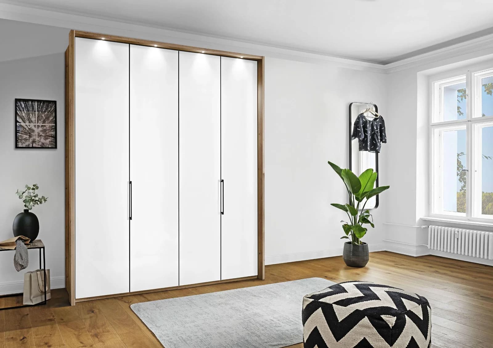 Kleiderschrank MONDO CLIVO1000 Weiß Chrom 4-türig