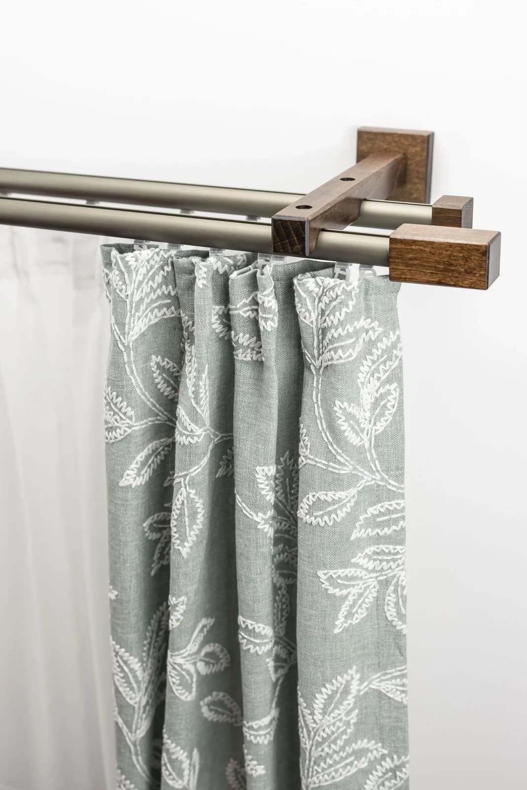 GARESA Gardinenschiene Cubus Quader Innenlauf 100cm Chrom Nussbaum