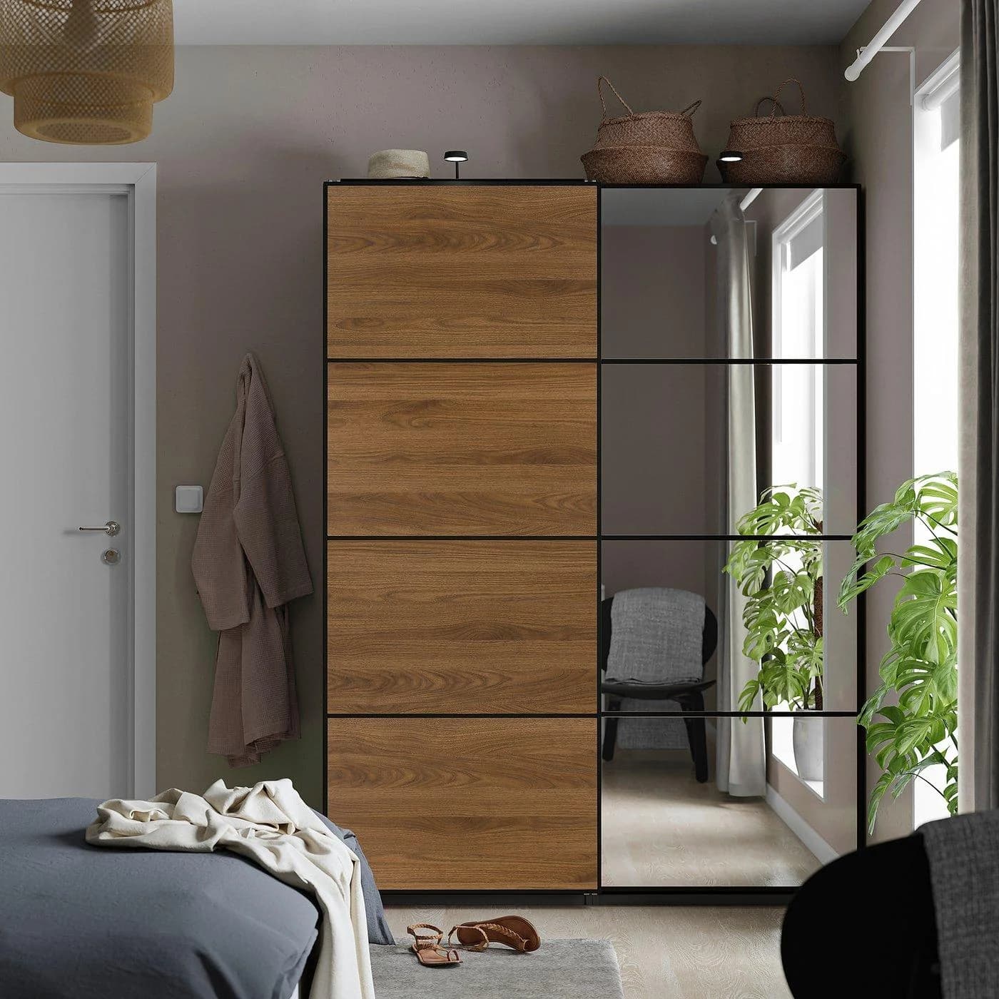 IKEA PAX Kleiderschrank mit Schiebetüren und Spiegel