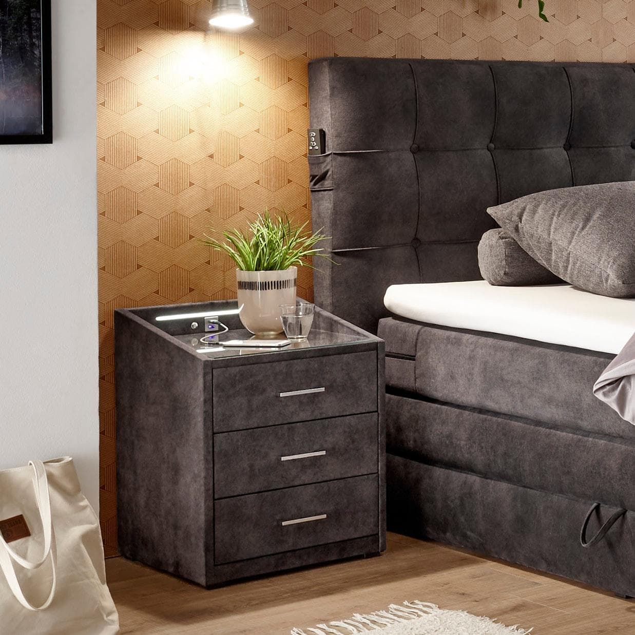 Musterring Nachtkonsole Richmond mit LED und USB-Anschluss