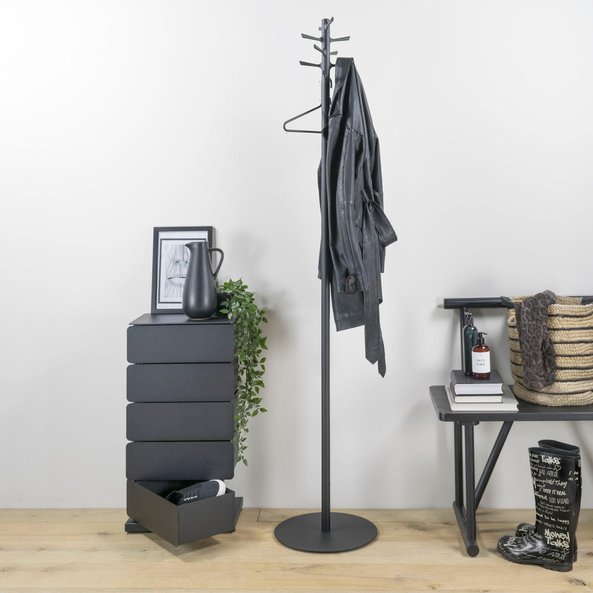 SPINDER DESIGN Garderobenständer Pull Schwarz Metall